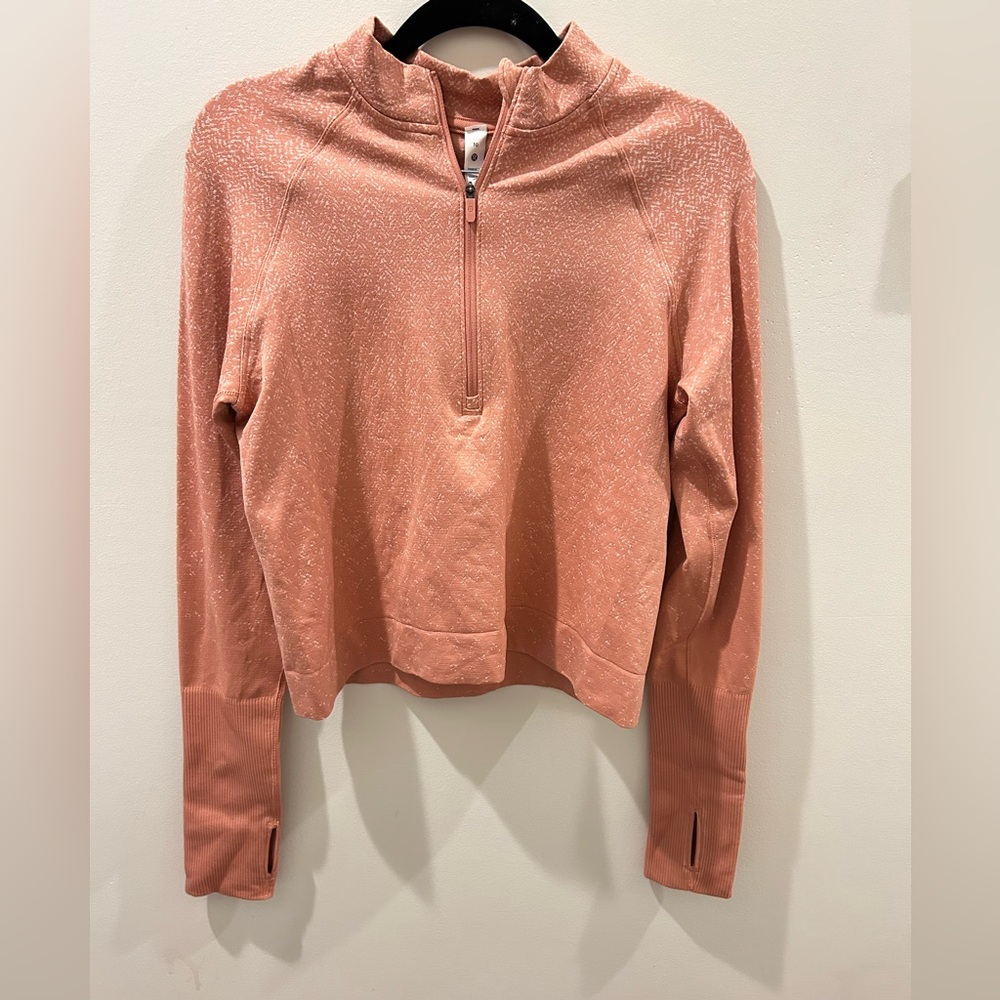 Size 10 fits smaller Lulu quarter zip